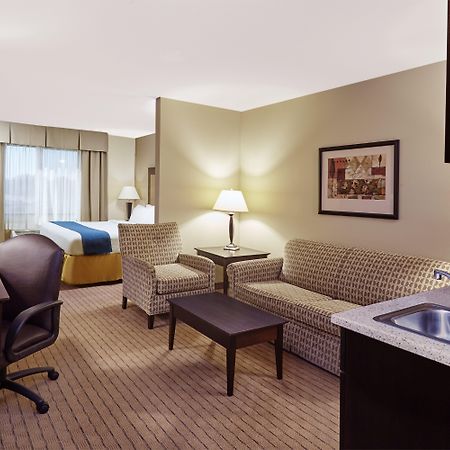 Holiday Inn Express & Suites Madison-Verona By Ihg Exterior foto