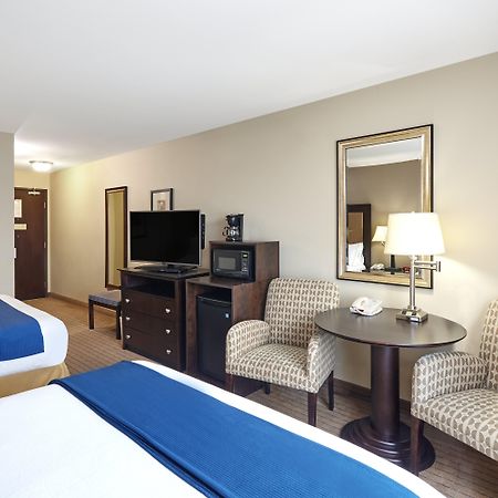 Holiday Inn Express & Suites Madison-Verona By Ihg Exterior foto