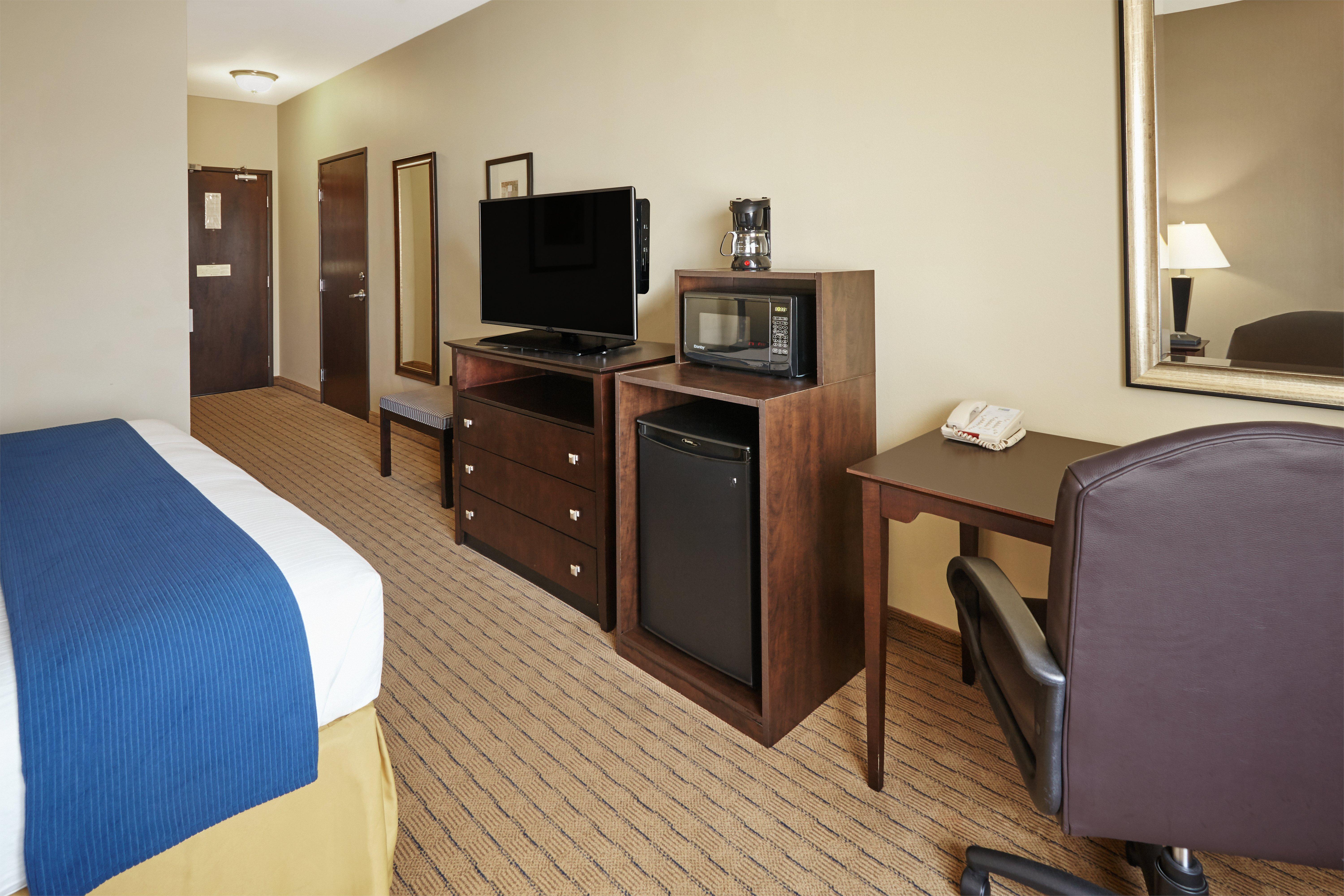 Holiday Inn Express & Suites Madison-Verona By Ihg Exterior foto