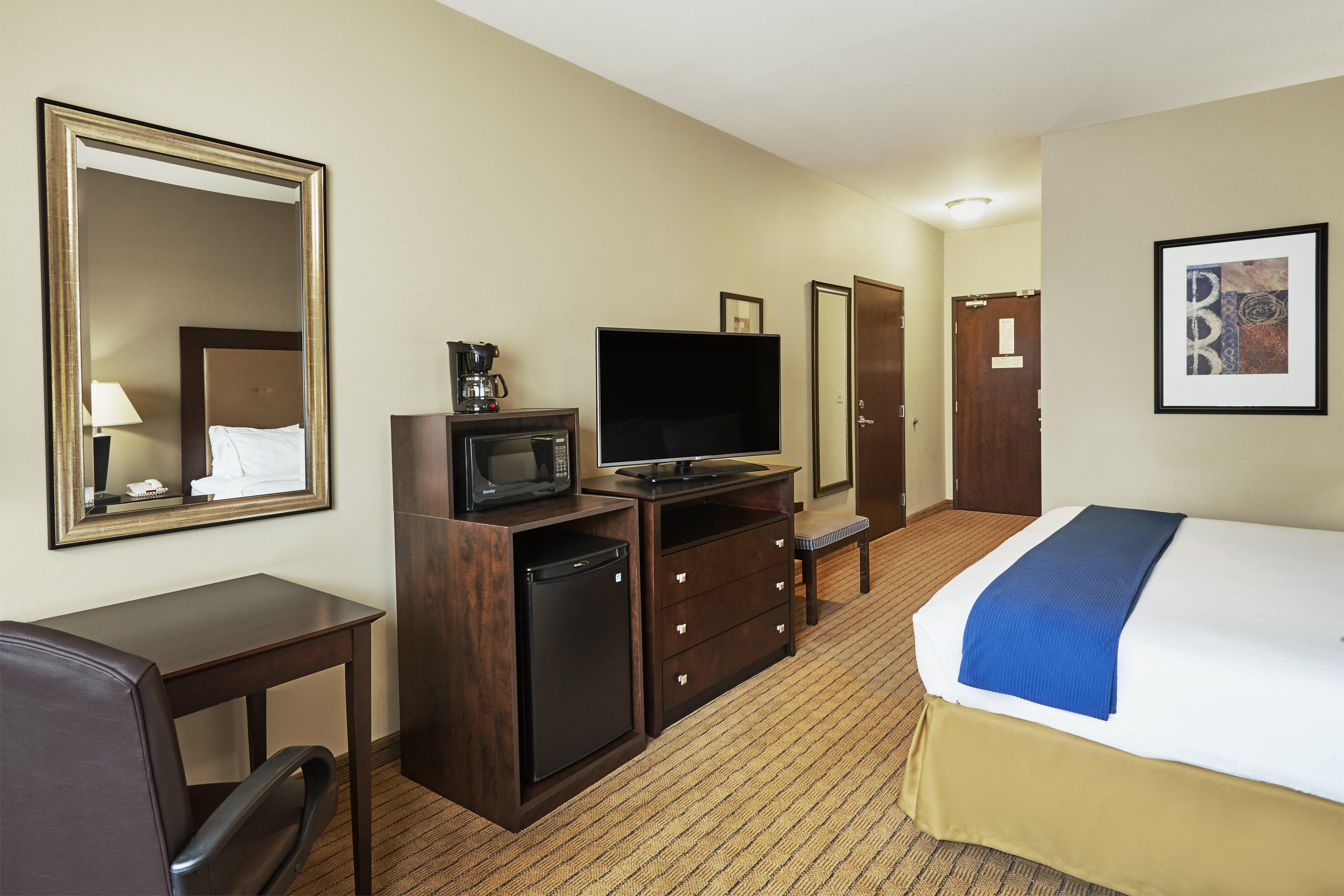 Holiday Inn Express & Suites Madison-Verona By Ihg Exterior foto