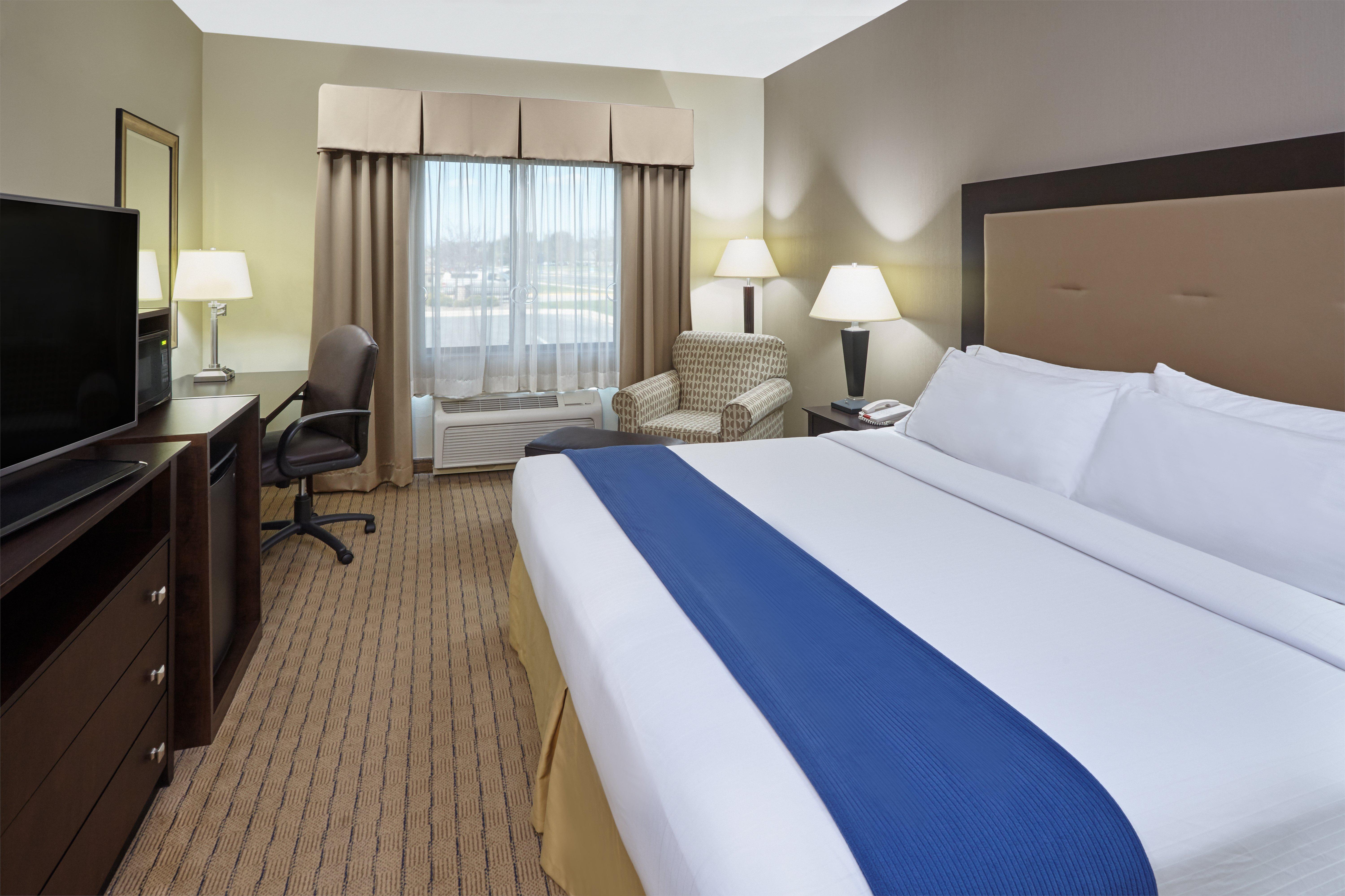 Holiday Inn Express & Suites Madison-Verona By Ihg Exterior foto