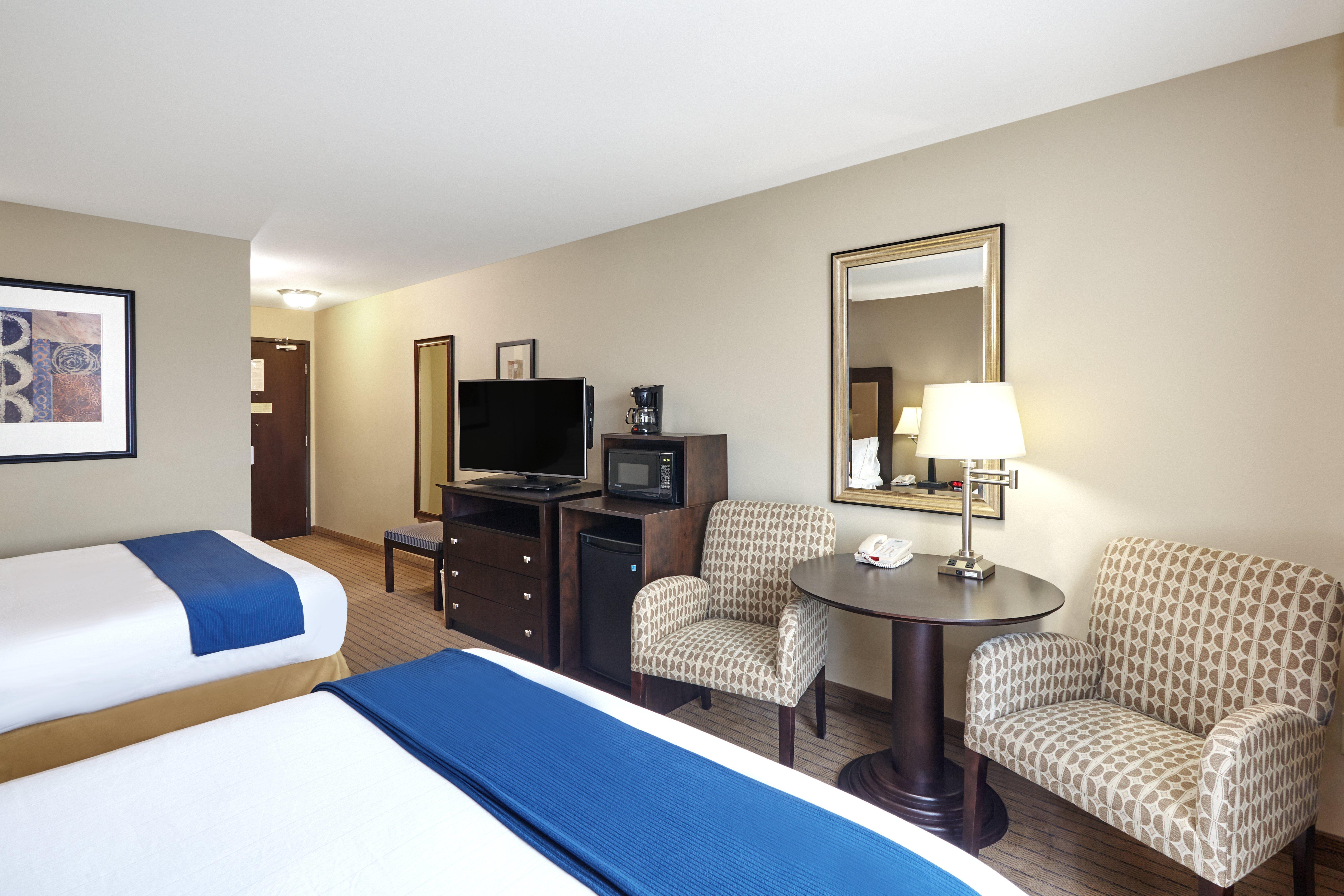 Holiday Inn Express & Suites Madison-Verona By Ihg Exterior foto