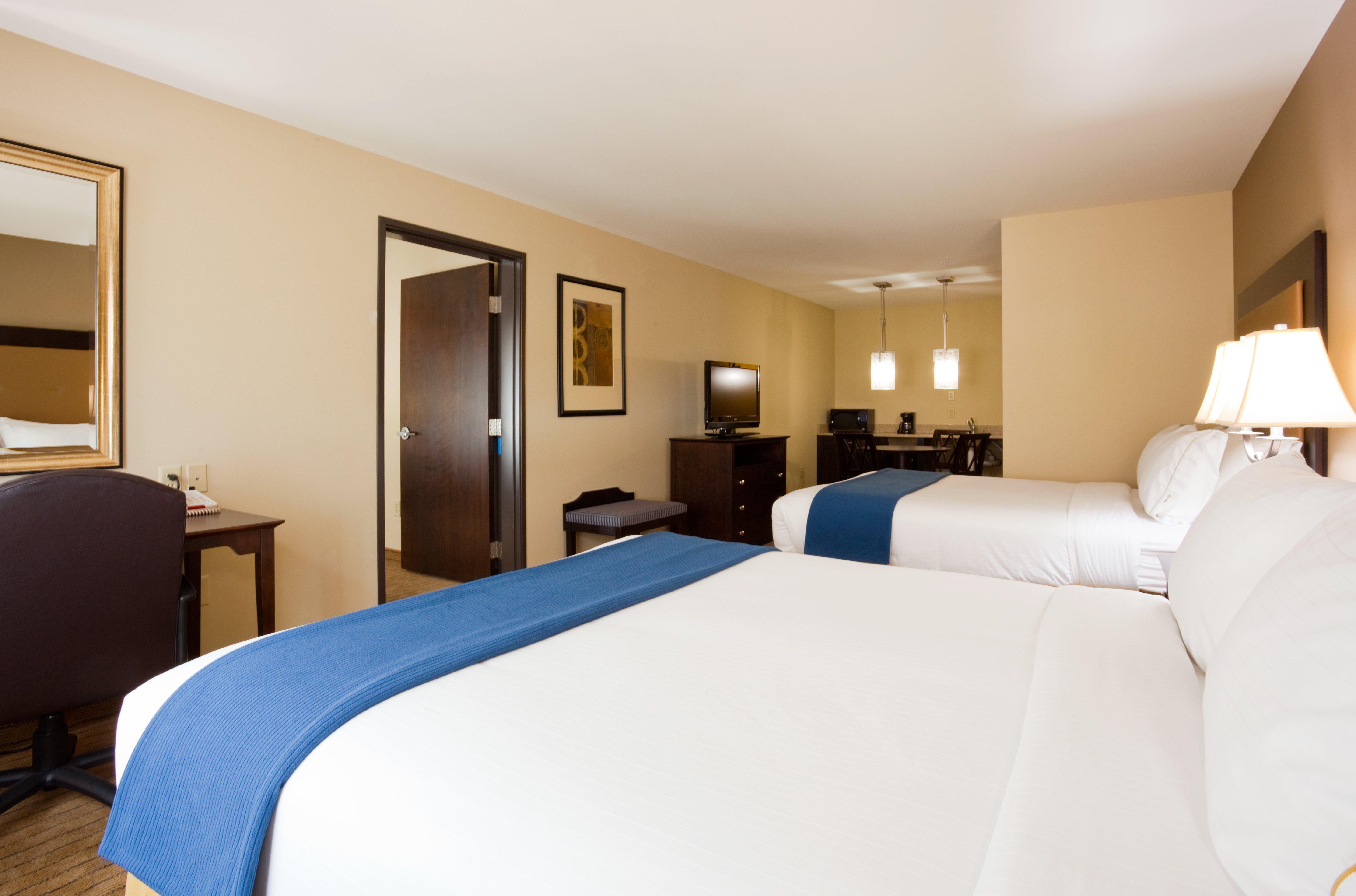 Holiday Inn Express & Suites Madison-Verona By Ihg Habitación foto