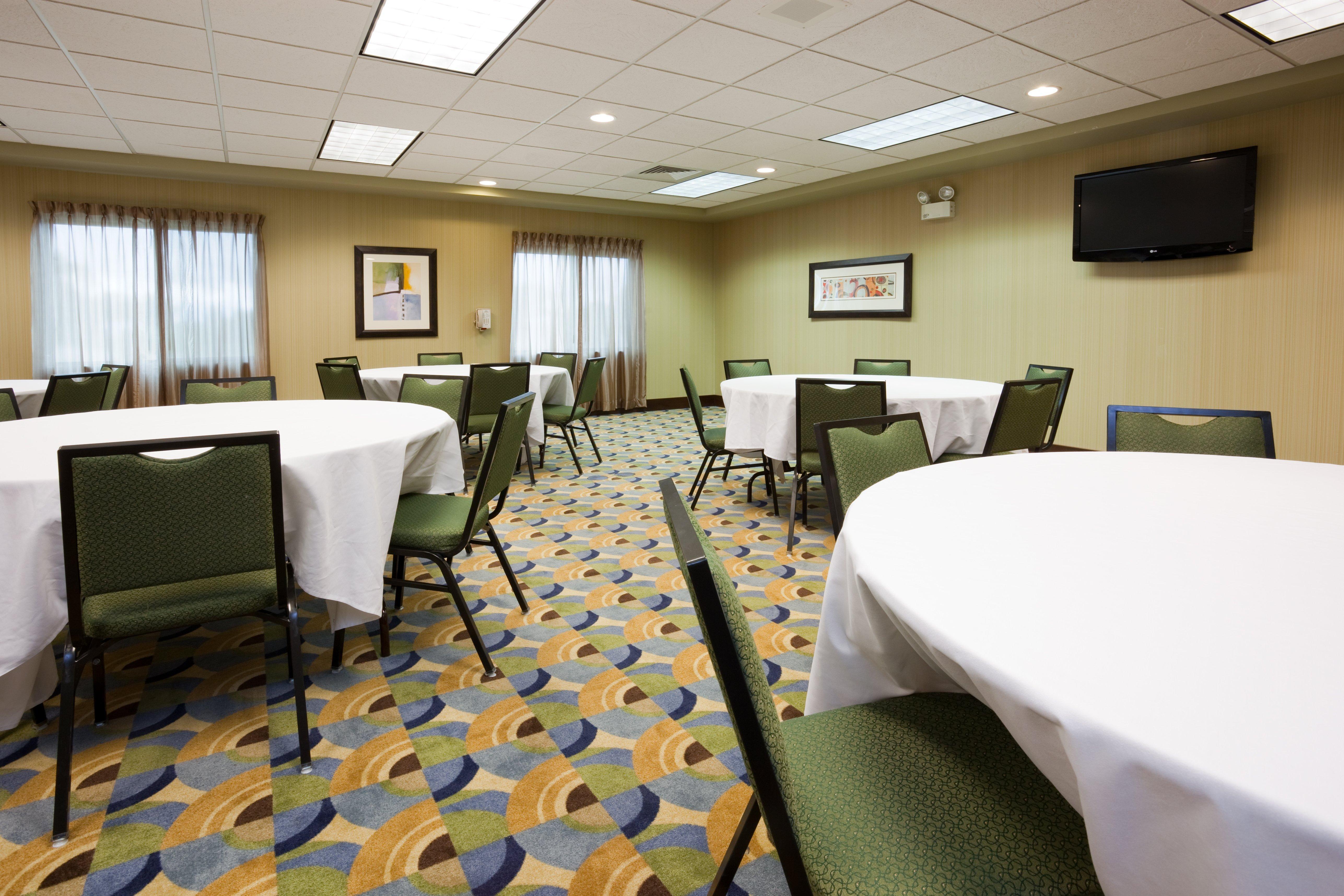 Holiday Inn Express & Suites Madison-Verona By Ihg Exterior foto