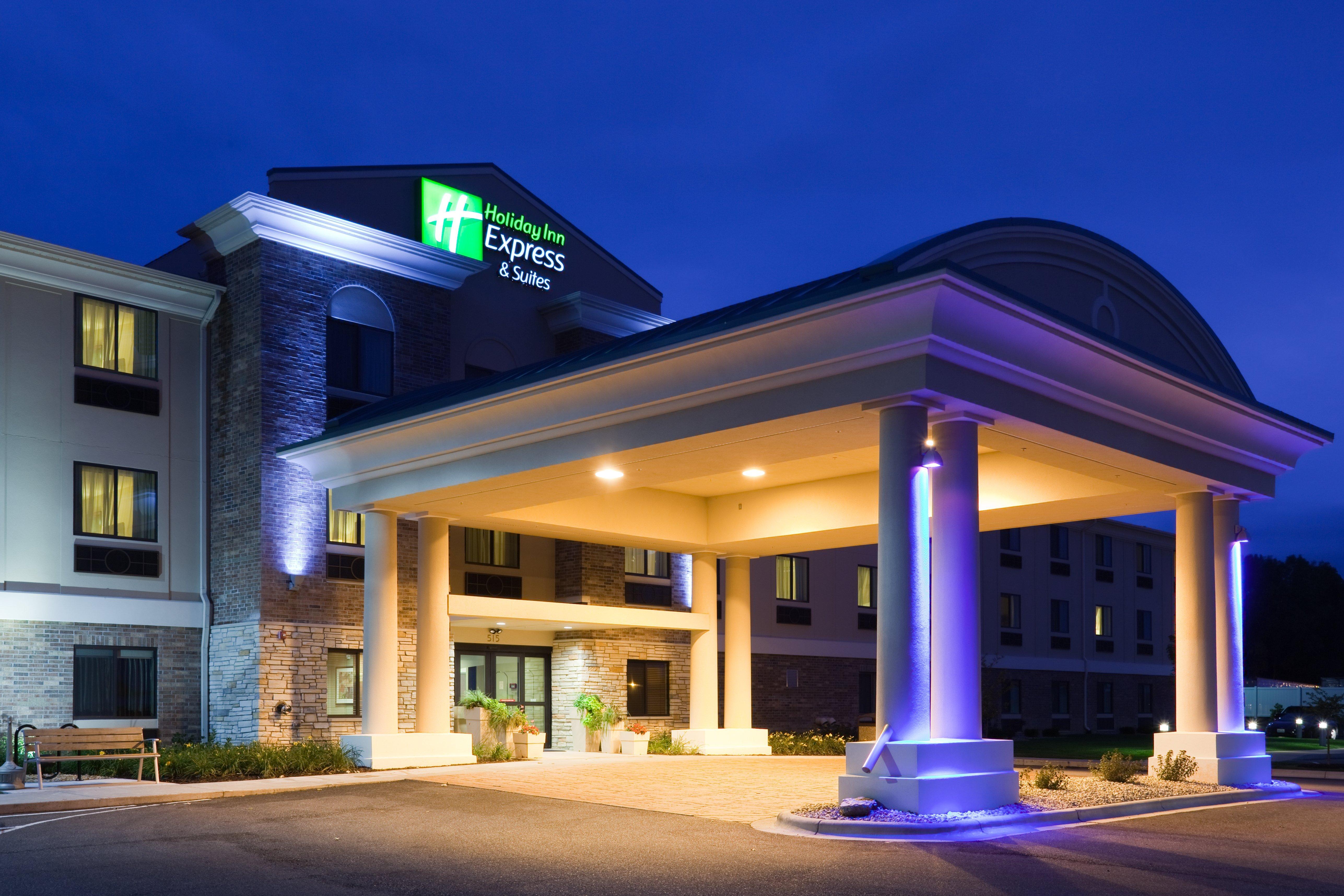 Holiday Inn Express & Suites Madison-Verona By Ihg Exterior foto