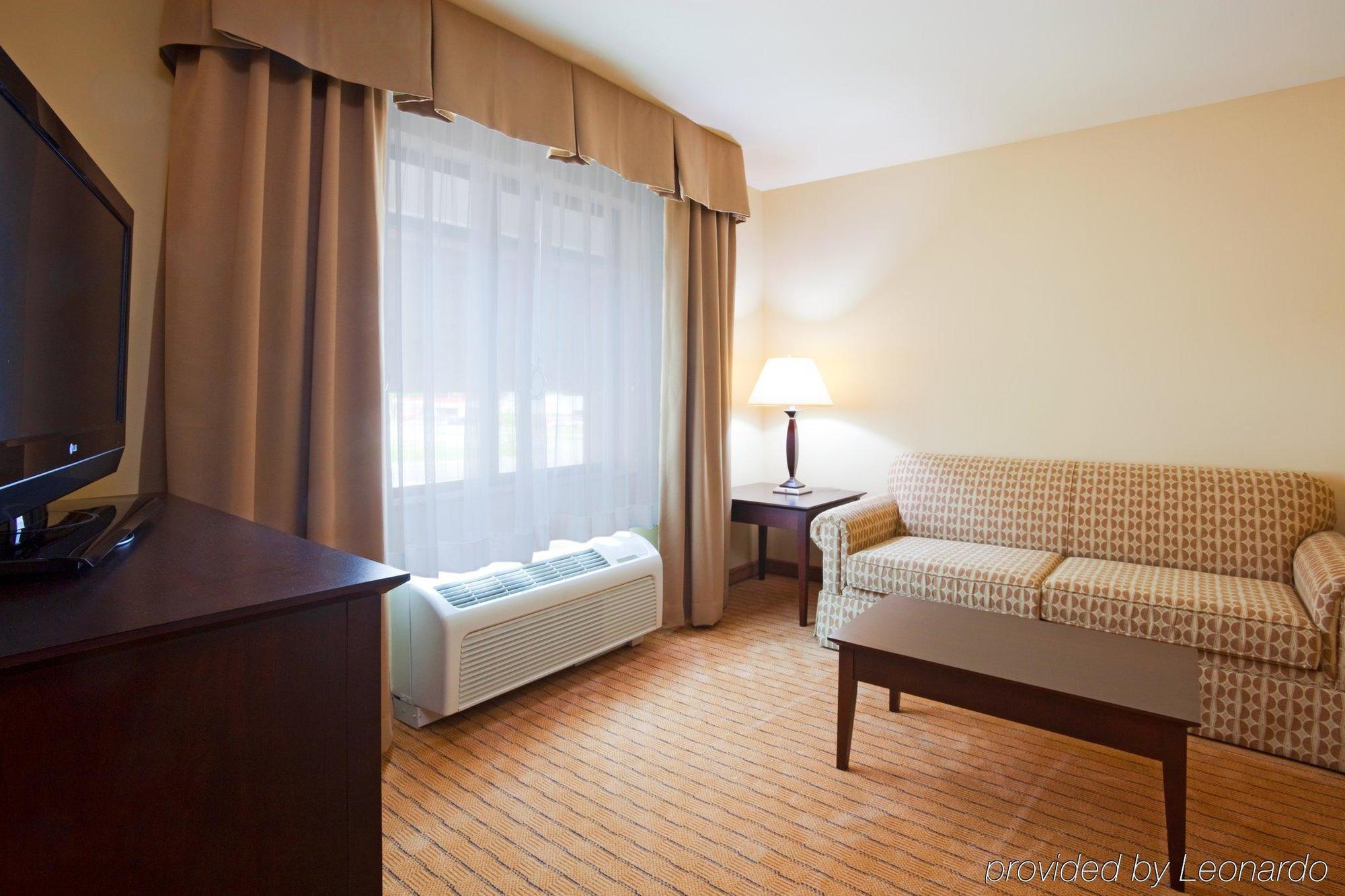 Holiday Inn Express & Suites Madison-Verona By Ihg Habitación foto