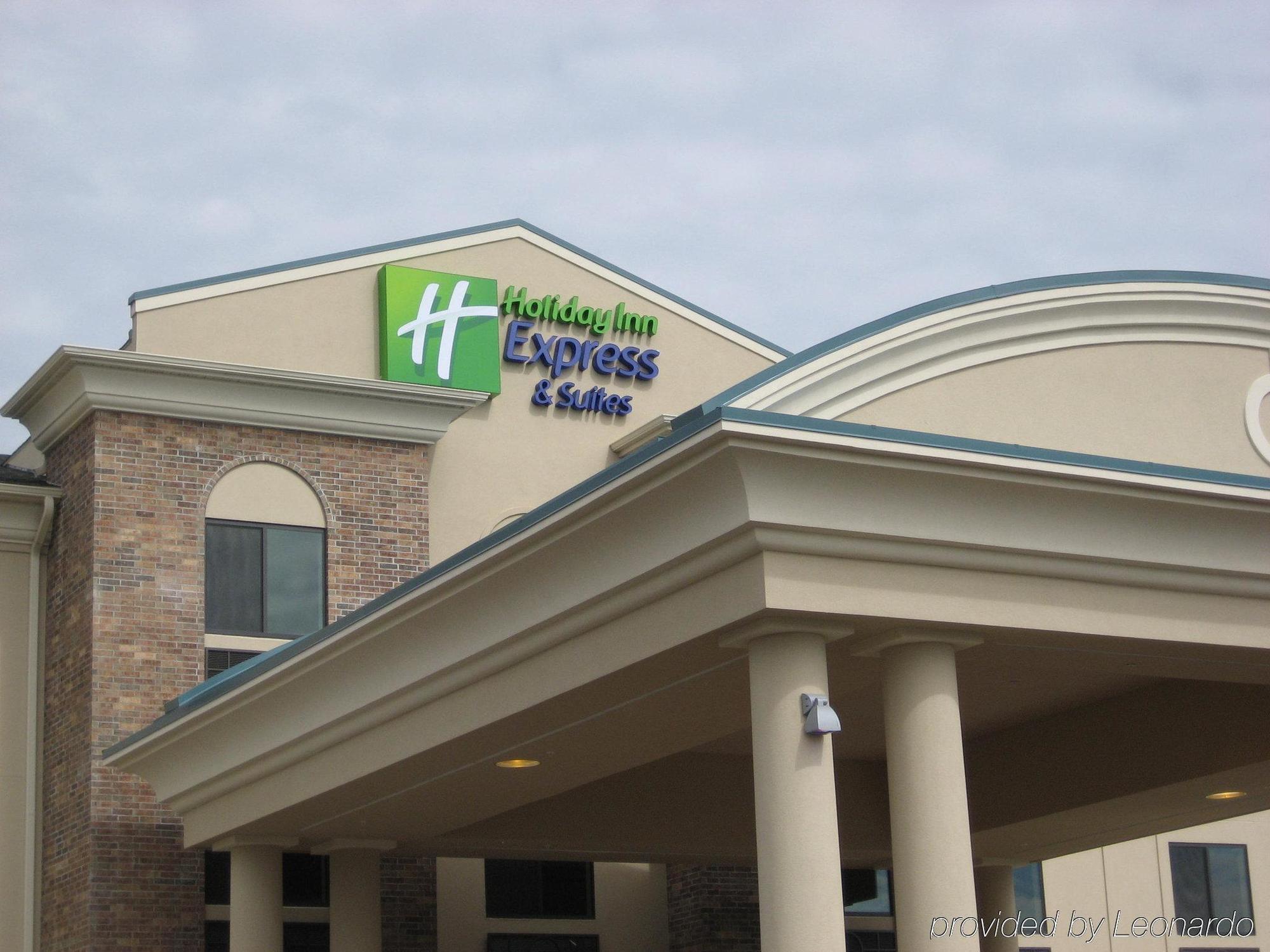 Holiday Inn Express & Suites Madison-Verona By Ihg Exterior foto