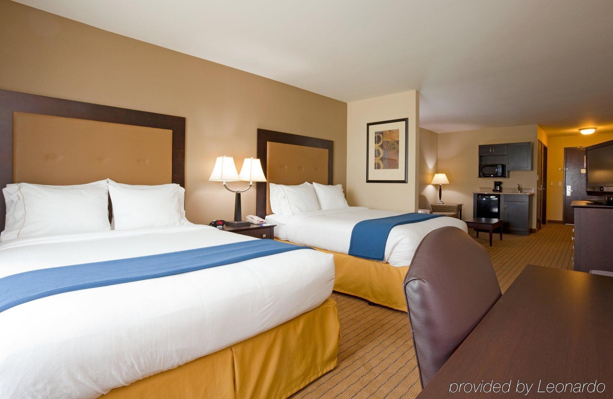 Holiday Inn Express & Suites Madison-Verona By Ihg Exterior foto